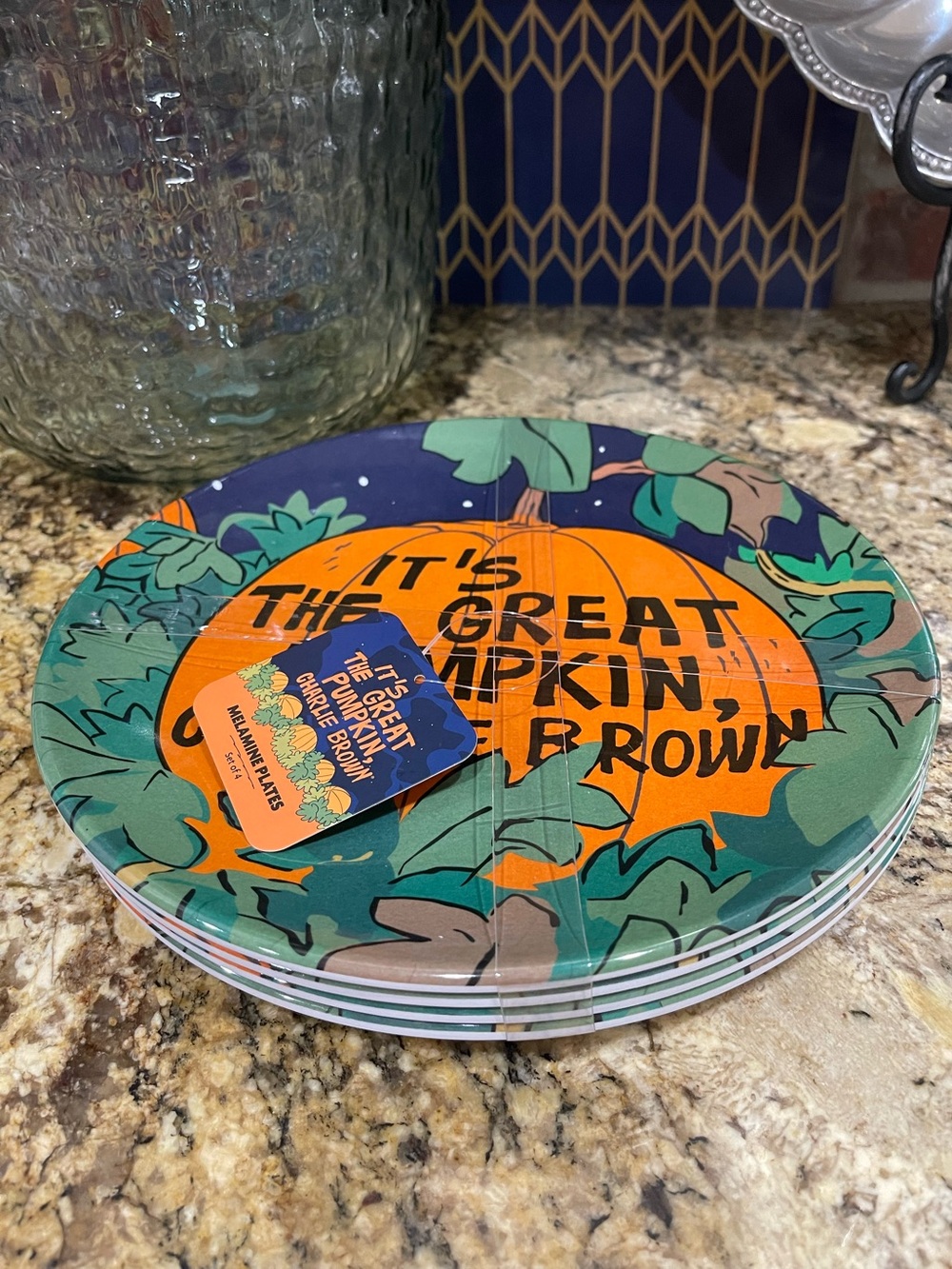 Peanuts THE GREAT PUMPKIN themed melamine set of 4 10.75” plate set - Brand new!